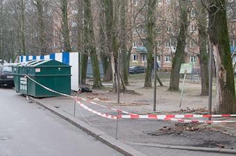 За ТЦ «Маяк» решено срубить 26 деревьев для обустройства новой парковки