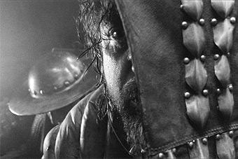 «И дутой чернушенькой объятно хлюпнут по маргазам»