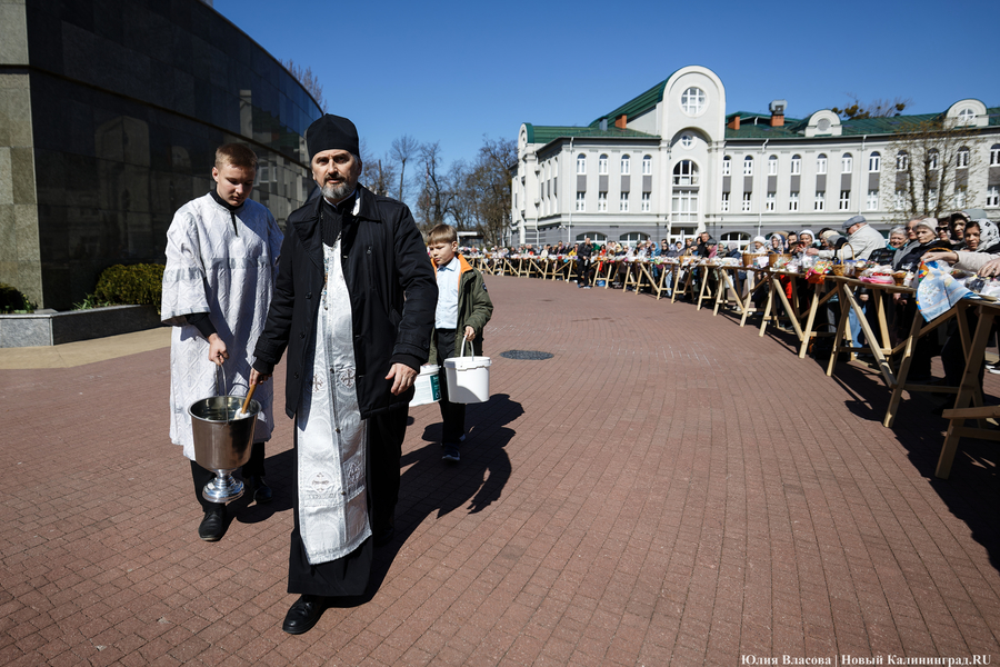 Великая суббота: в Кафедральном соборе освятили пасхальные угощения (фото)