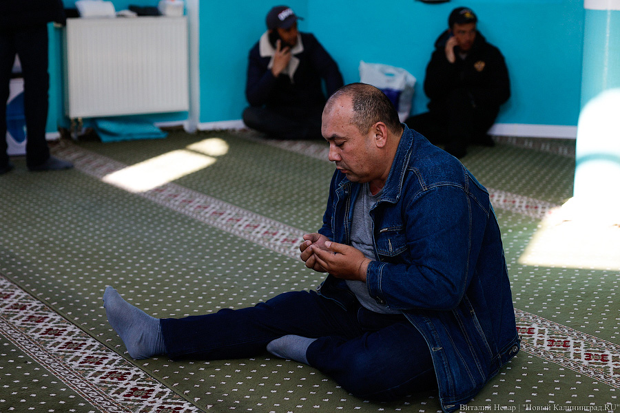 Сотни мусульман совершили под Калининградом молитву в честь Ураза-Байрам (фото)