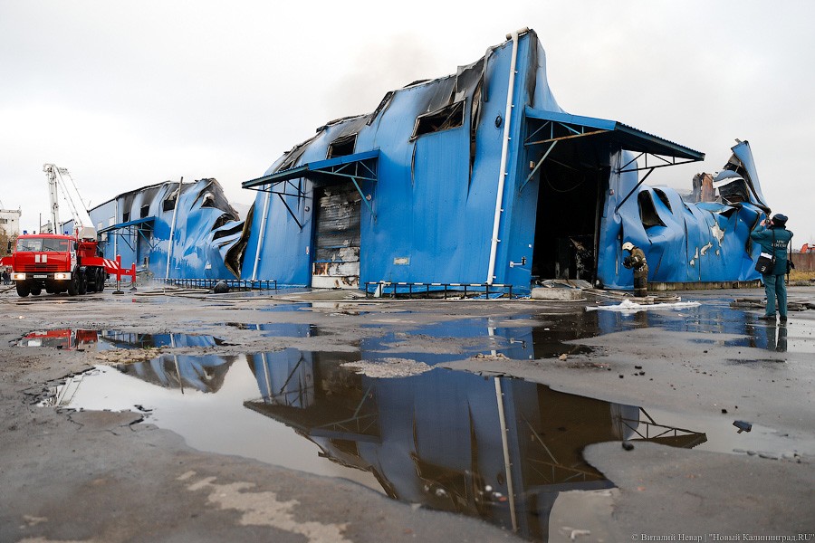 Огненное утро: как калининградские пожарные спасали винный склад