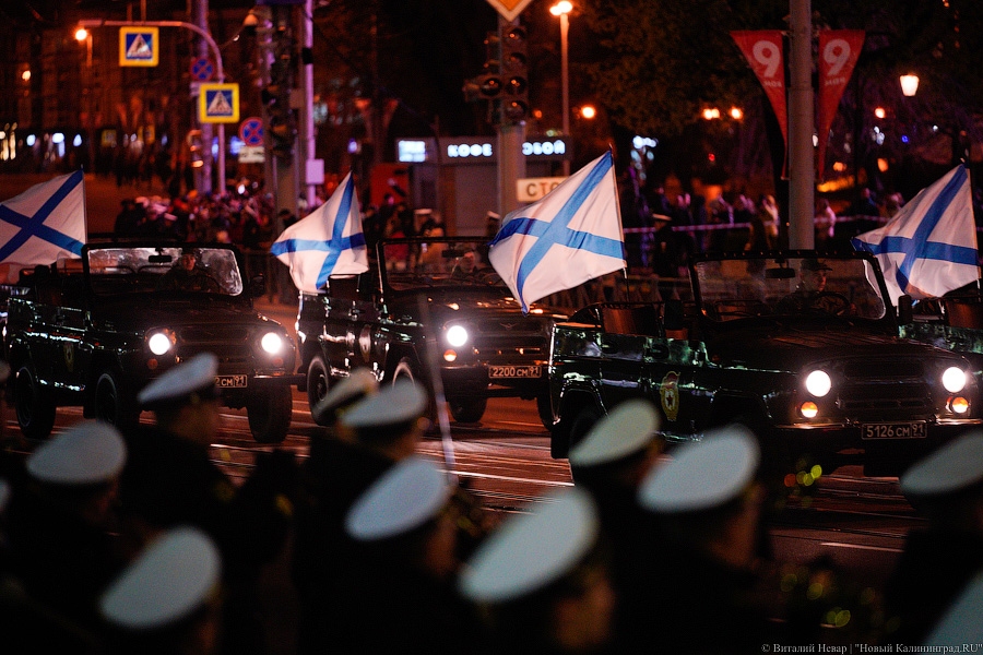Вечерний марш: в Калининграде прошла репетиция парада Победы (фото)