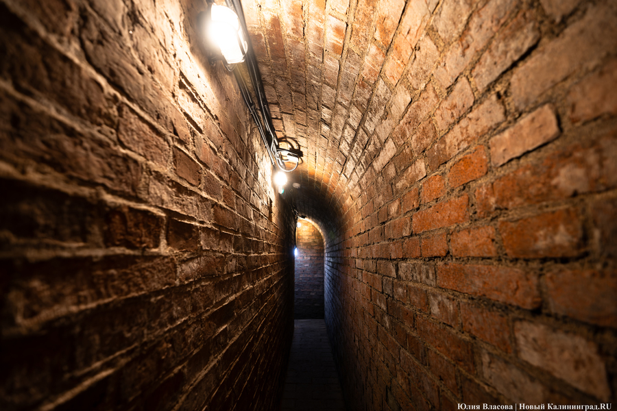 «За крепостной стеной»: Музей янтаря открыл экспозицию в пороховом погребе (фото)