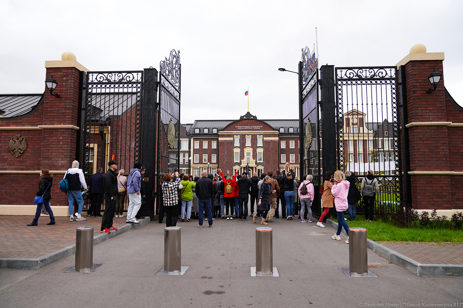 Горящие глаза, серьезные лица: первокурсников приняли в нахимовцы (фото)