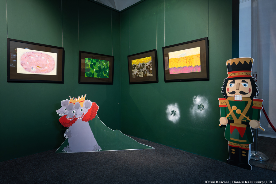 Символы Рождества и мир Гофмана: в Музее искусств открыли новогодний проект (фото)