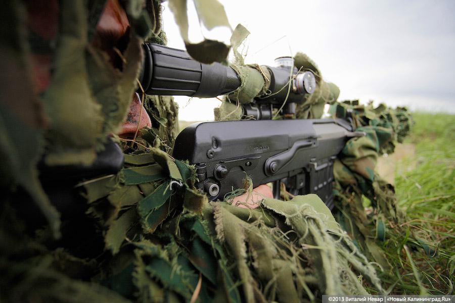 Полвека с морпехами: праздничные показательные выступления призывников 