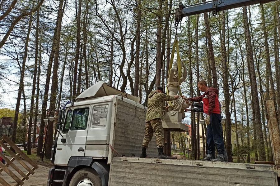 Копия скульптуры Германа Брахерта переехала из Светлогорска в Калининград (фото)