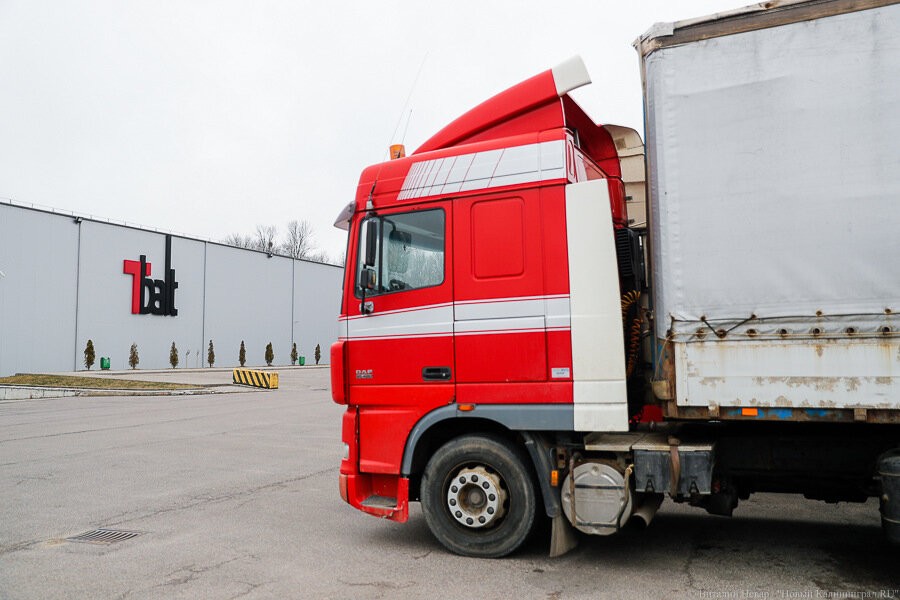 Вторые сутки без движения: дальнобойщики жалуются на очереди на границе