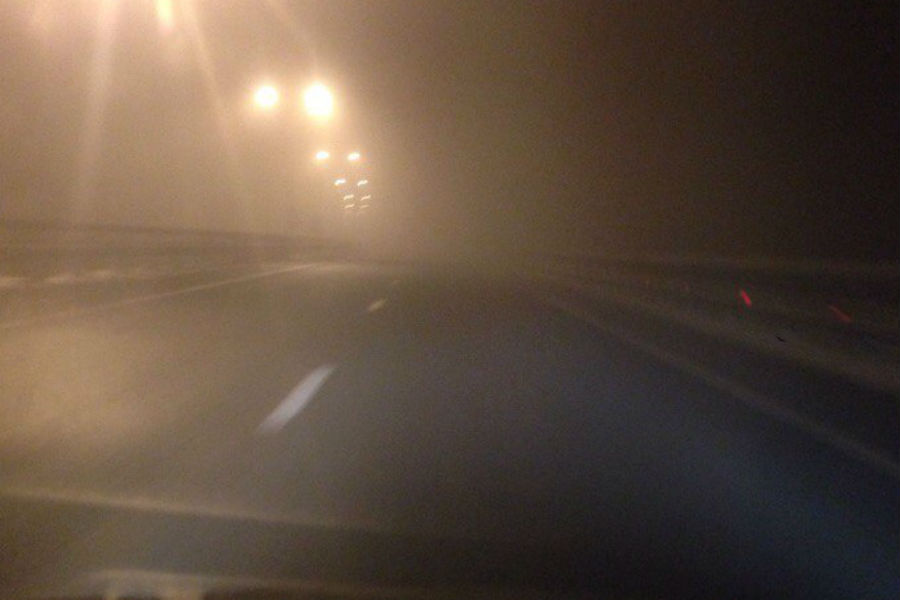 Автомобилисты предупреждают о сильном тумане на дорогах (фото)