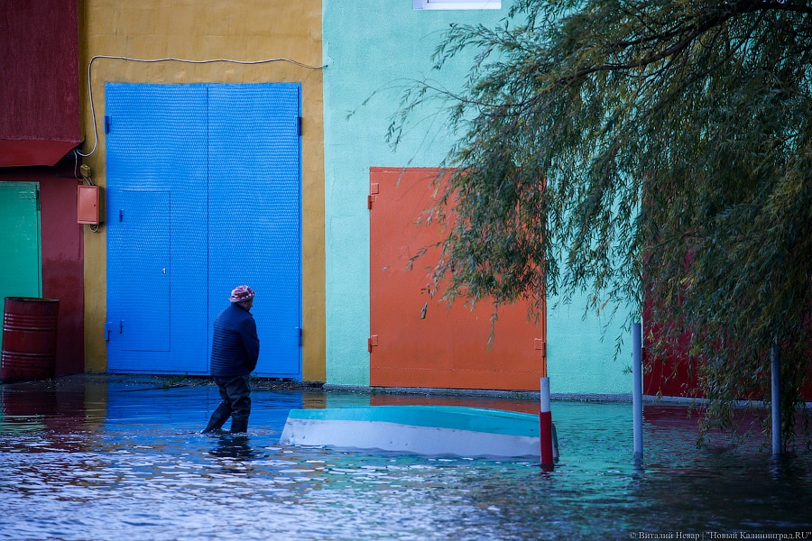 И Остров плывет: что происходит в «сезон дождей» у нового стадиона