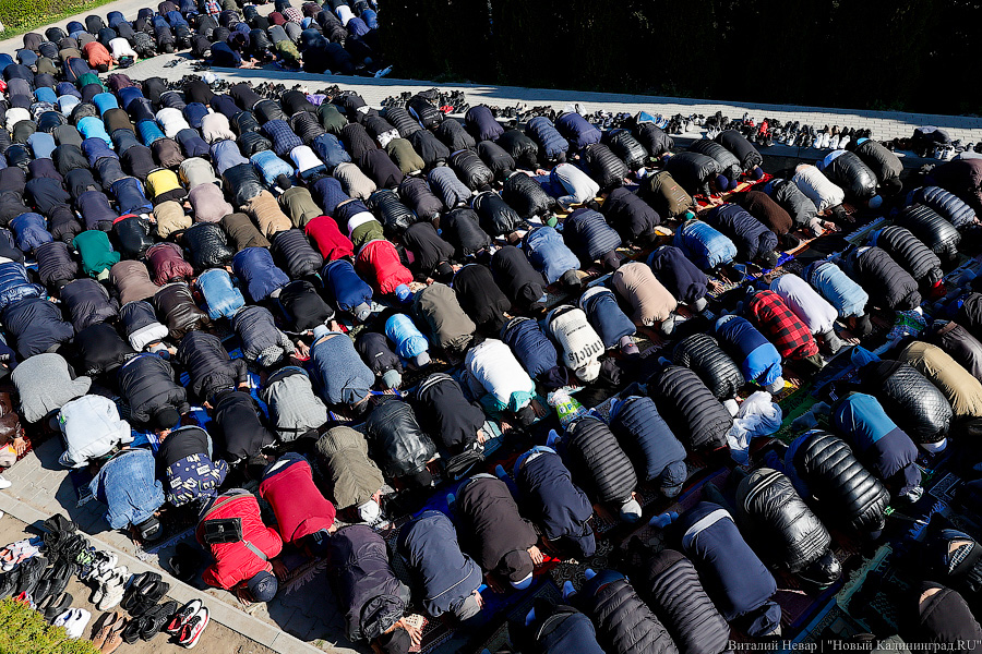 Сотни мусульман совершили под Калининградом молитву в честь Ураза-Байрам (фото)