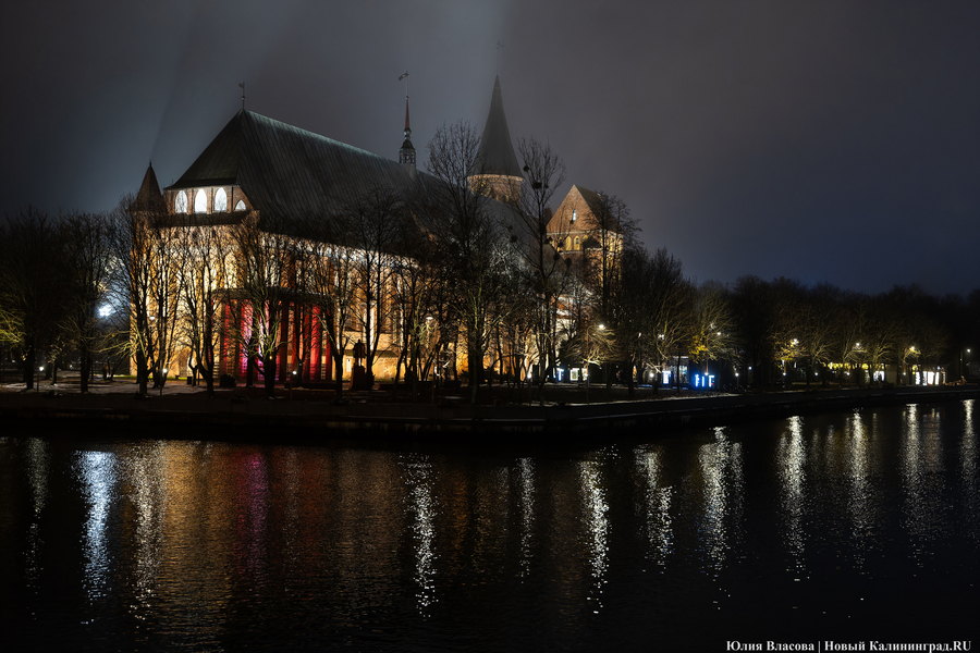 Между огнями и туманами: фотопрогулка по вечернему Калининграду