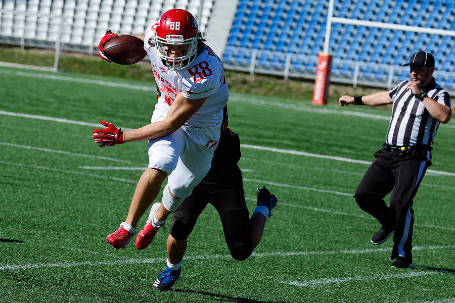 Пролёт «Ястребов»: как в Калининграде сыграли в американский футбол (фото)