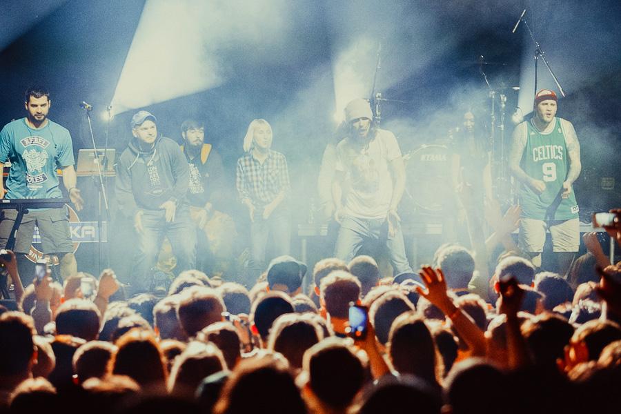 «Если бы я был Земфирой»: на «Вагонке» прошёл аншлаговый концерт Noize MC