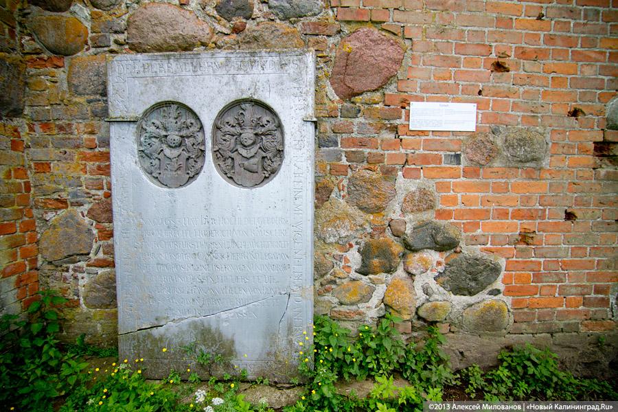 Протестанты и надгробия: кирху в пос. Дружба перестали восстанавливать после передачи РПЦ