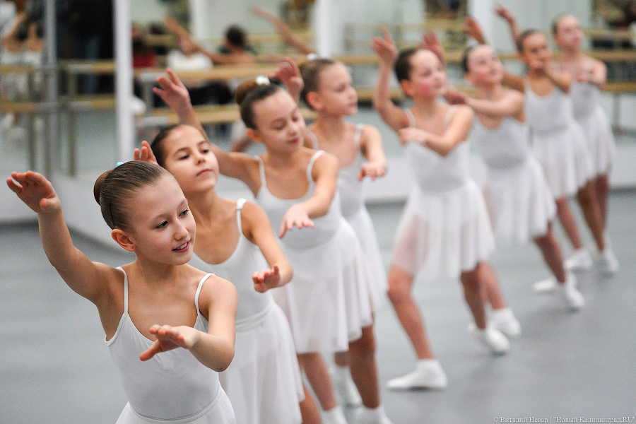 Па-де-де и пор-де-бра: Московская академия хореографии провела урок балета в Калининграде (фото)