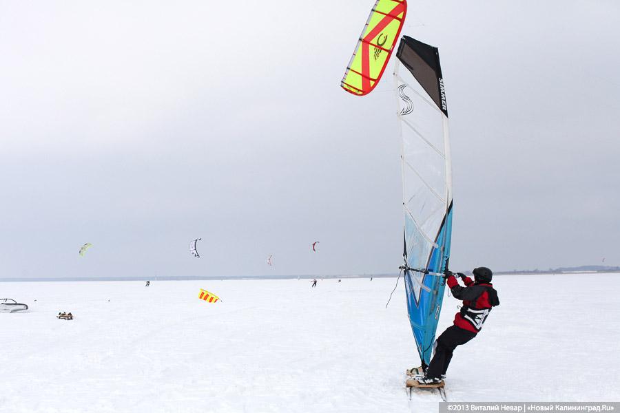 «Без тормозов»: репортаж с соревнований по сноукайтингу и айсбордингу