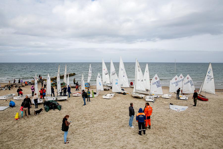 Паруса памяти: фоторепортаж с регаты, посвященной Дню Победы