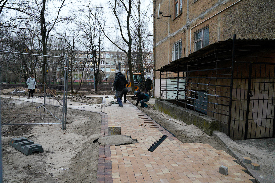 Объять необъятное: что происходит на ул. Рокоссовского, где никак не завершится ремонт (фото)