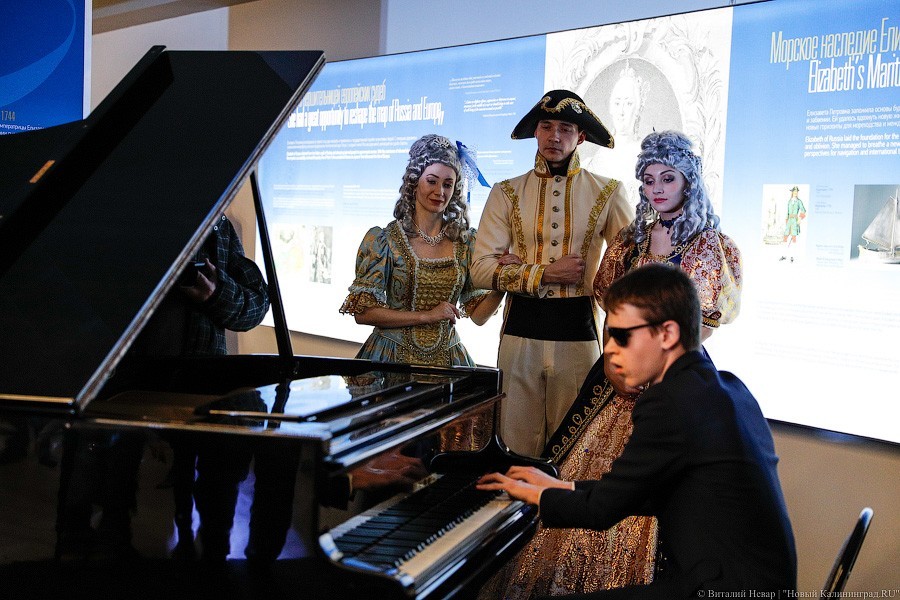 Кринолины в тумане: в «Храброво» дали бал в честь Елизаветы Петровны (фото)