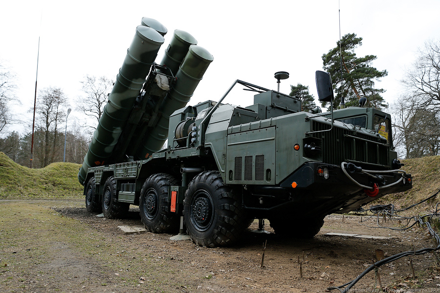 На страже: С-400 отразил атаку вероятного противника