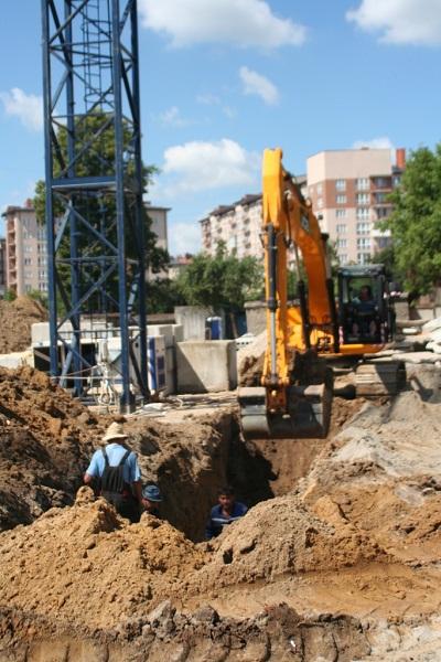 Мэрия сносит «домик, гараж, огород», которые мешают строить детсад на Костикова (фото)