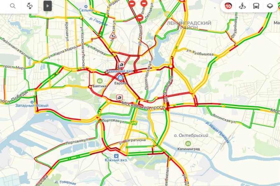 Город «встал»: в Калининграде вечером во вторник  образовались 10-балльные пробки
