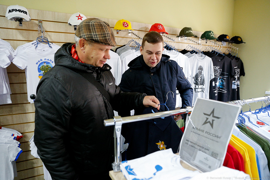 Армейская философия: как в Калининграде продают «вежливых» людей и мишек