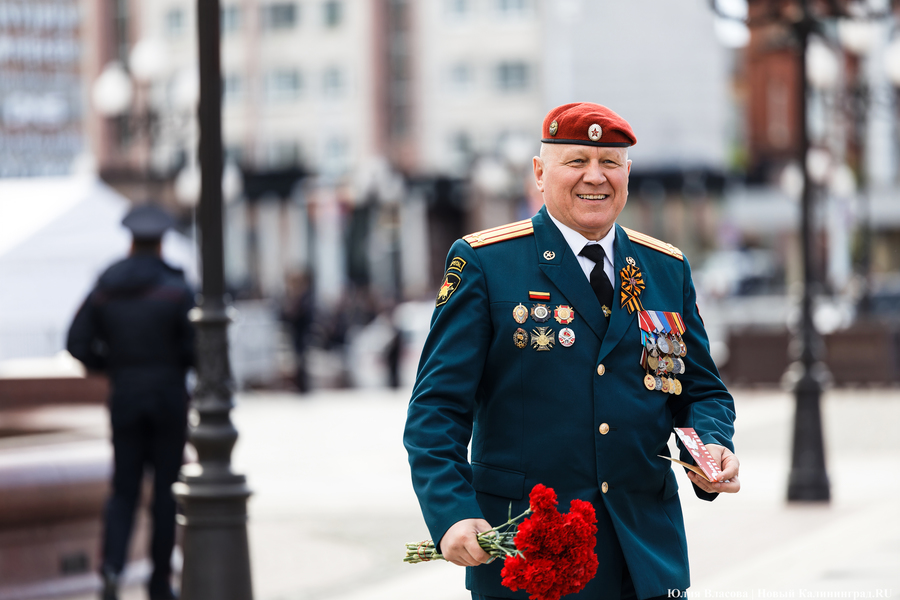 Под Знаменем Победы: в центре Калининграда прошел военный парад (фото)