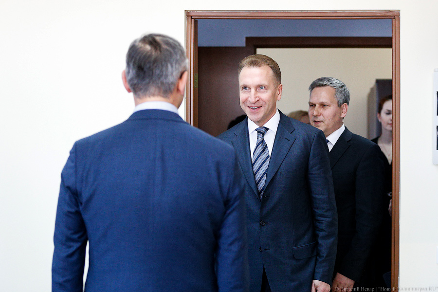 24 марта: Игорь Шувалов прилетел в Калининград