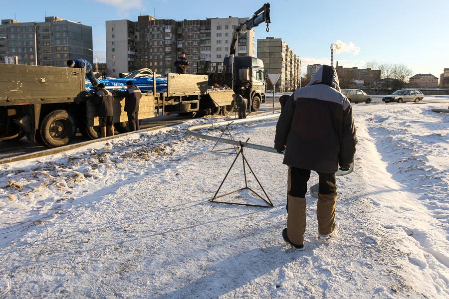 Плохо попросил: несмотря на просьбы мэра, расширение дорог на Сельме закончить не успели