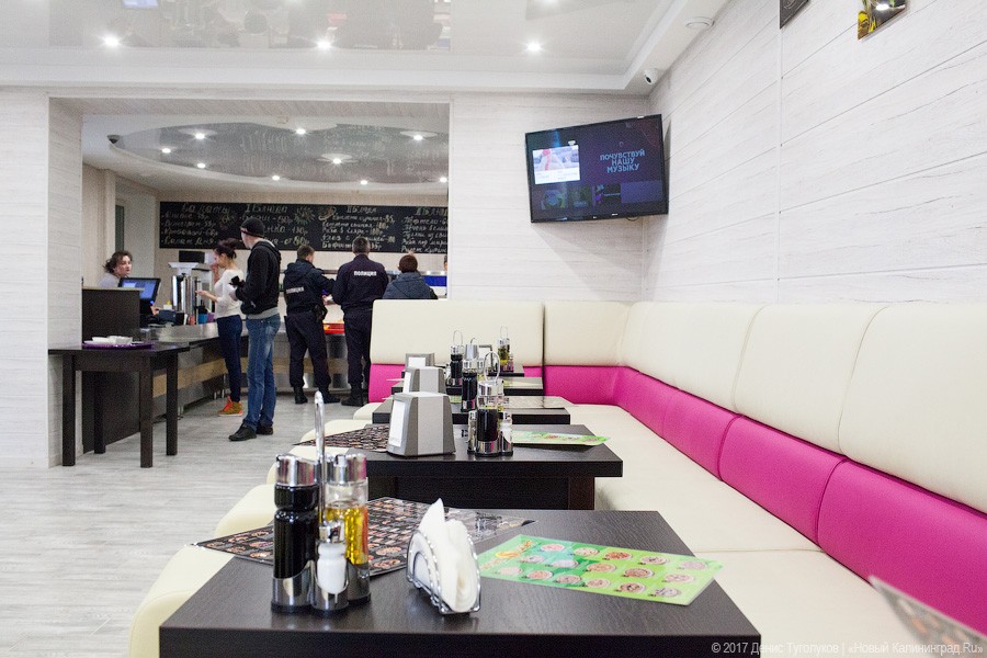 Азиатские палочки и что-то с подливой: новая городская столовая