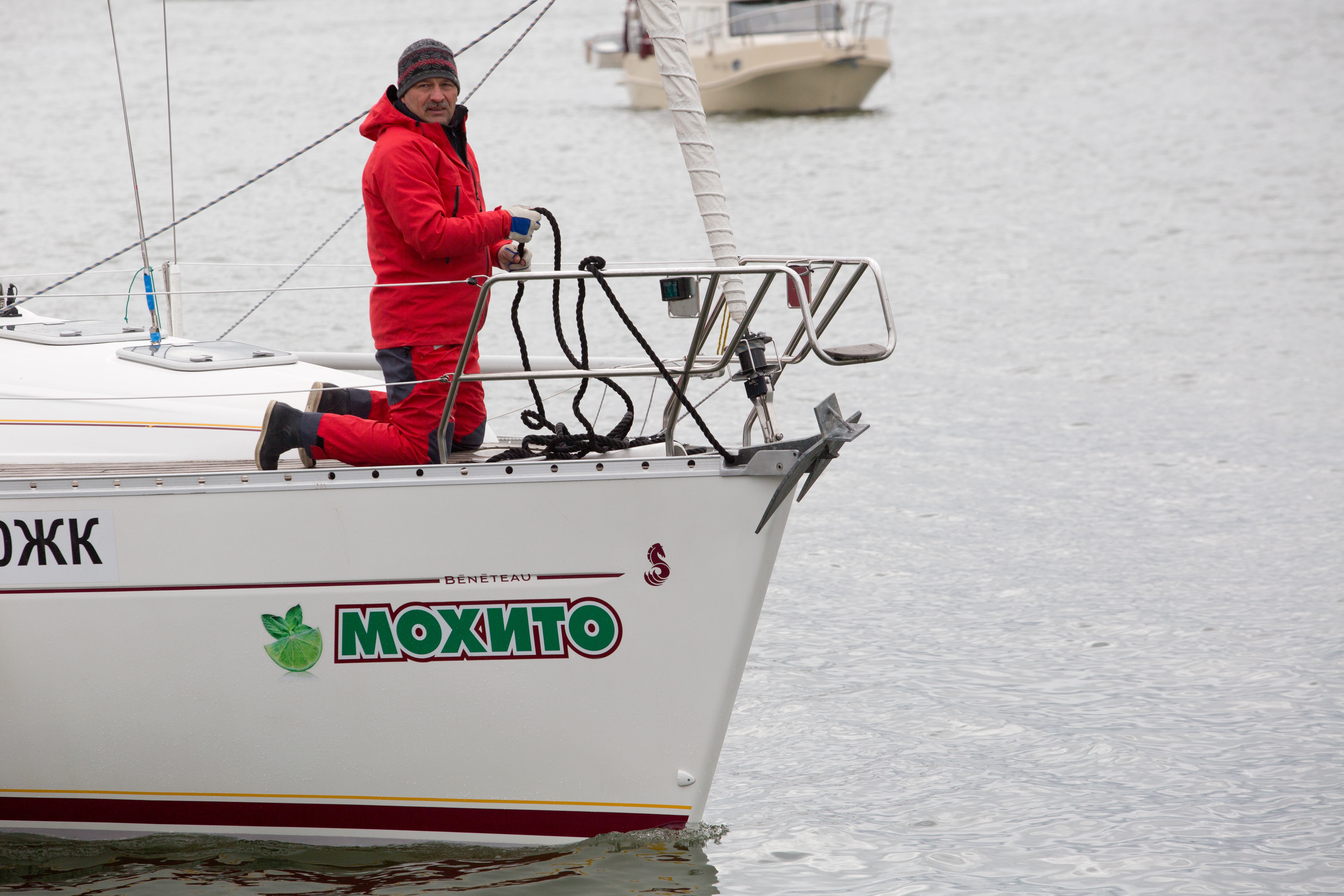 Венки на воде: яхтсмены в Балтийске почтили память погибших при штурме Пиллау
