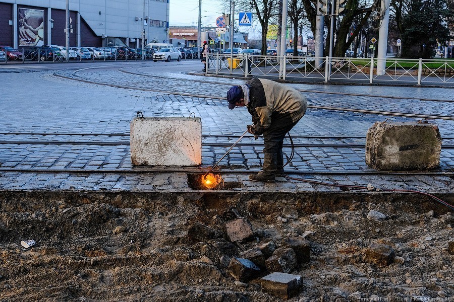 Асфальт вместо брусчатки: ремонт на перекрестке Киевской и пр-та Калинина (фото)