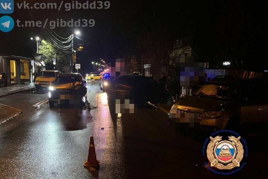 В Калининграде произошло тройное ДТП с пострадавшим (фото)