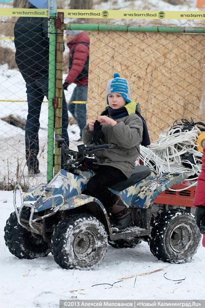 «Пингвиньи гонки»: фоторепортаж с зимнего мотокросса