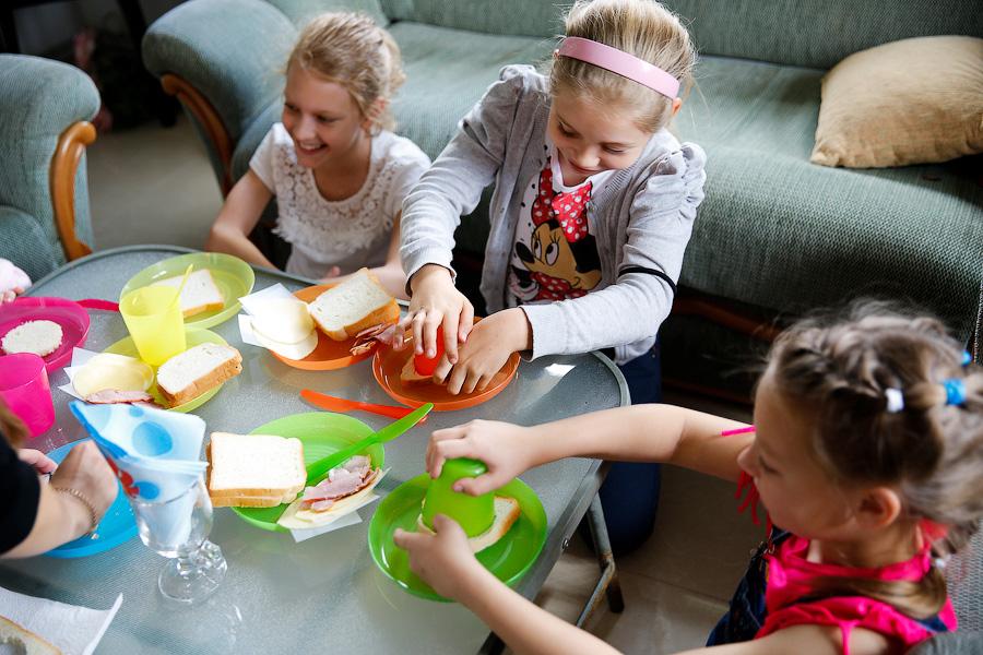 «А нас по телевизору покажут?»: чем занимаются дети в детском лагере «Kids»