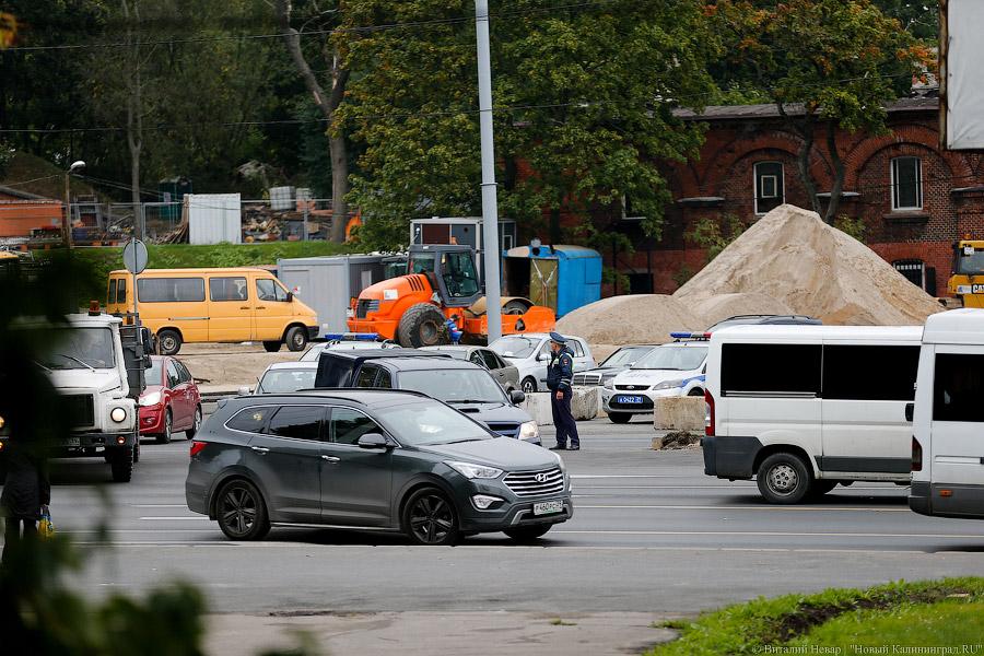 Пробки по центру: новая схема движения вызвала заторы на площади Василевского
