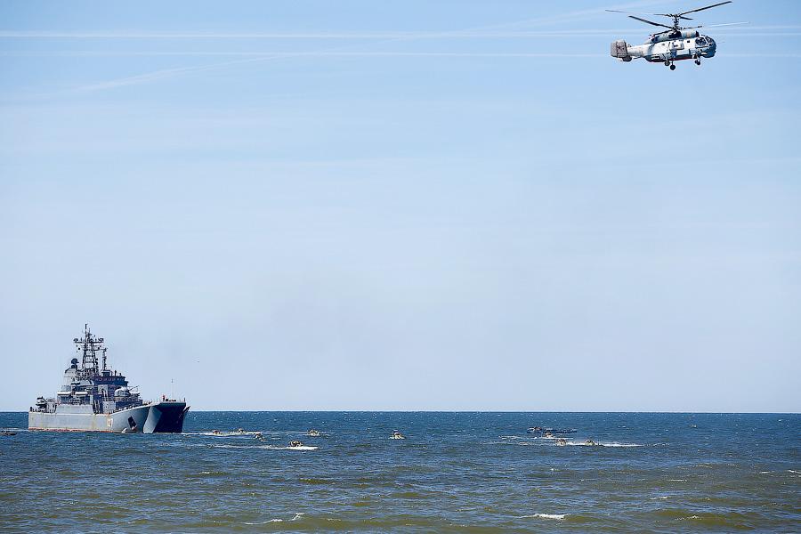 Три стихии: во время учений под Калининградом объединили силы флот, десант и авиация  