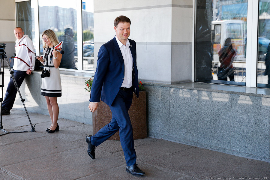 Приколесили: как калининградские чиновники в пятницу на работу добирались