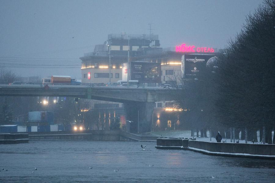 Засыпало: ураган «Ксавьер» принес в Калининград зиму