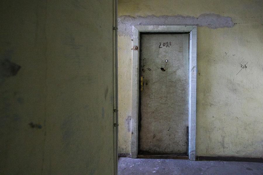 В никуда: областные власти выселяют бывших сотрудников техникума из общежития в Полесске