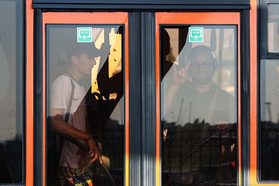 С безналичной оплатой в калининградском транспорте опять возникли проблемы