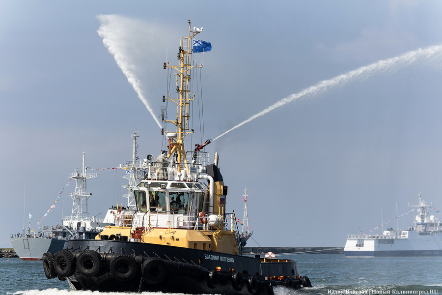 День ВМФ в Балтийске: как прошел парад кораблей Балтфлота (фото)