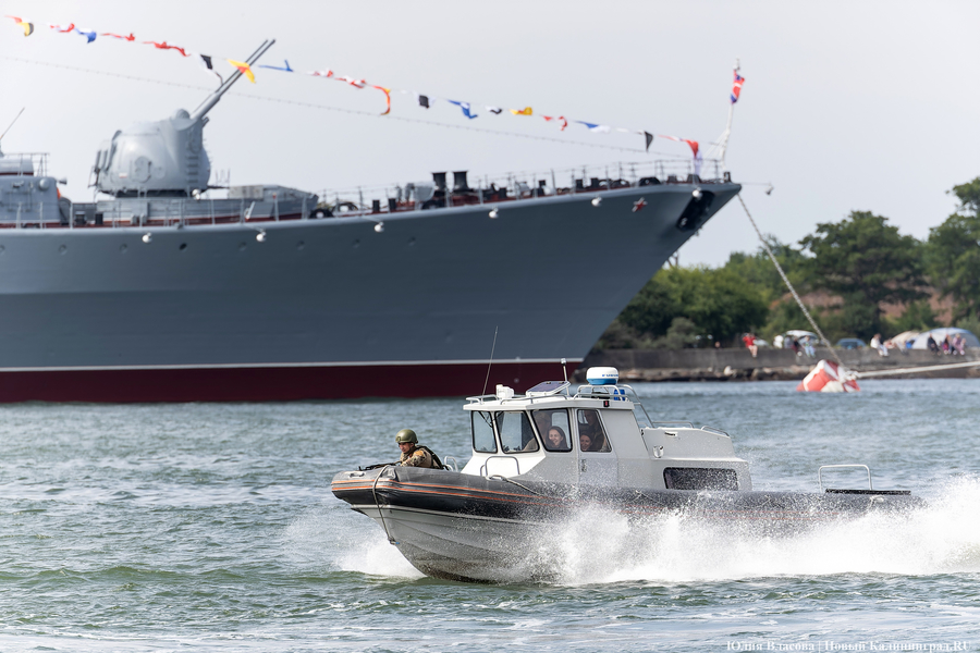 День ВМФ в Балтийске: как прошел парад кораблей Балтфлота (фото)