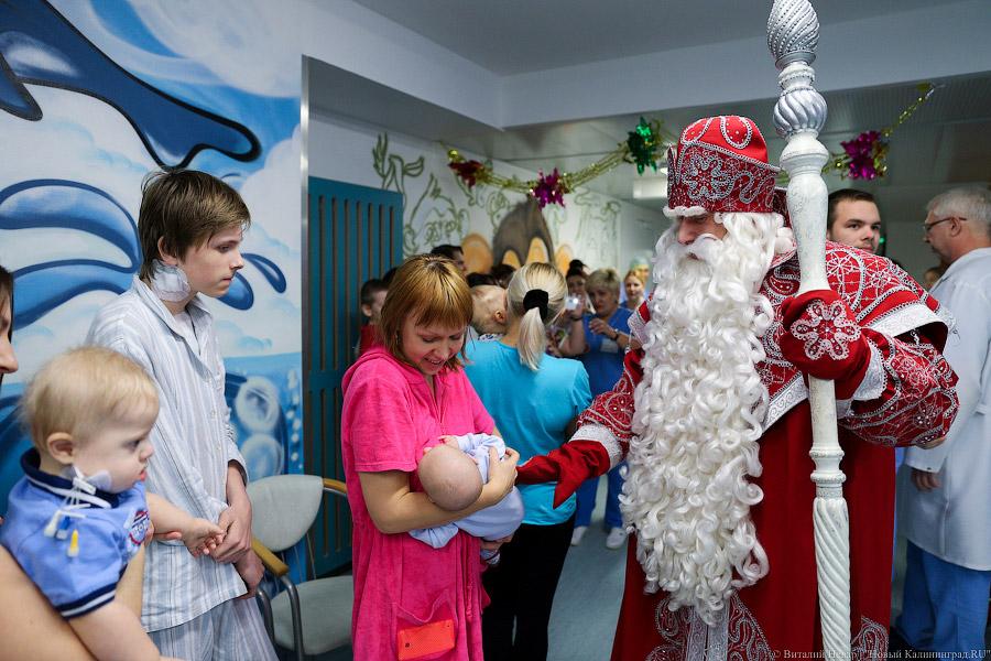 «Он настоящий»: региональный кардиоцентр посетил Дед Мороз из Великого Устюга