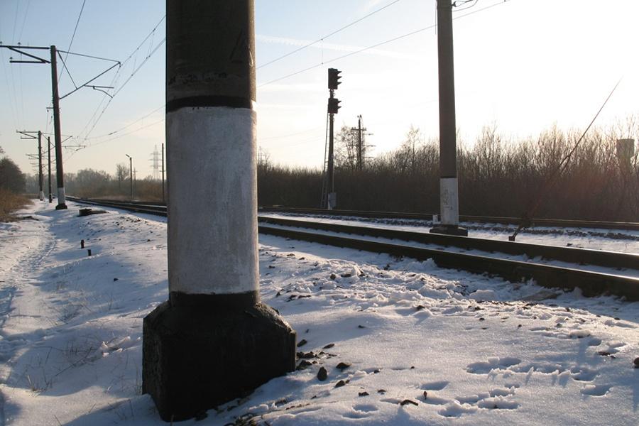 Двое мужчин пытались разобрать действующие рельсы на металлолом (фото)