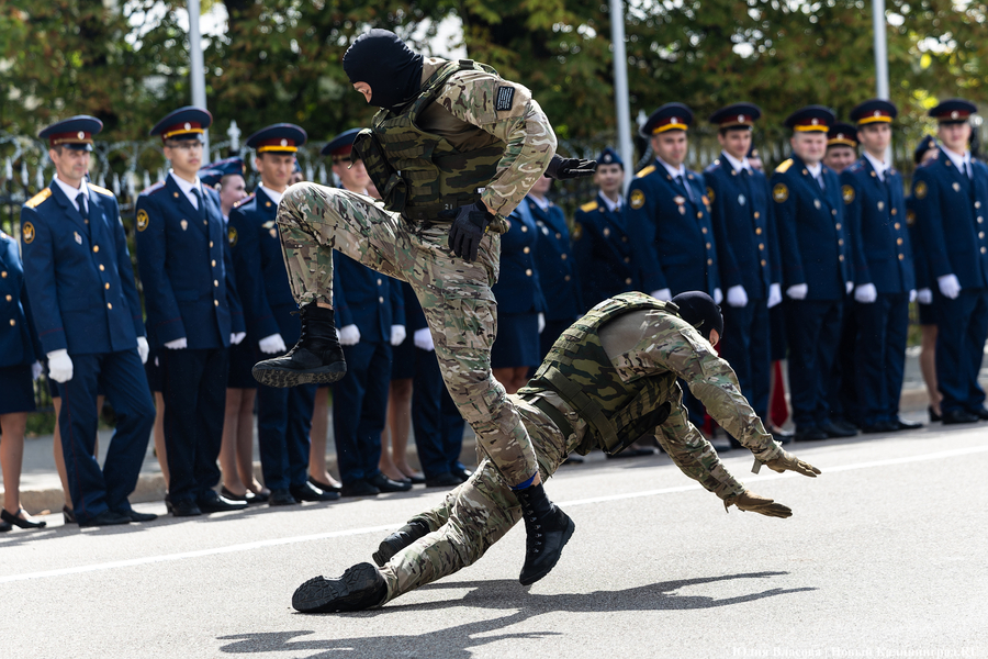 «Задача по охране мирных граждан»: как офицеры УФСИН принимали присягу (фото)