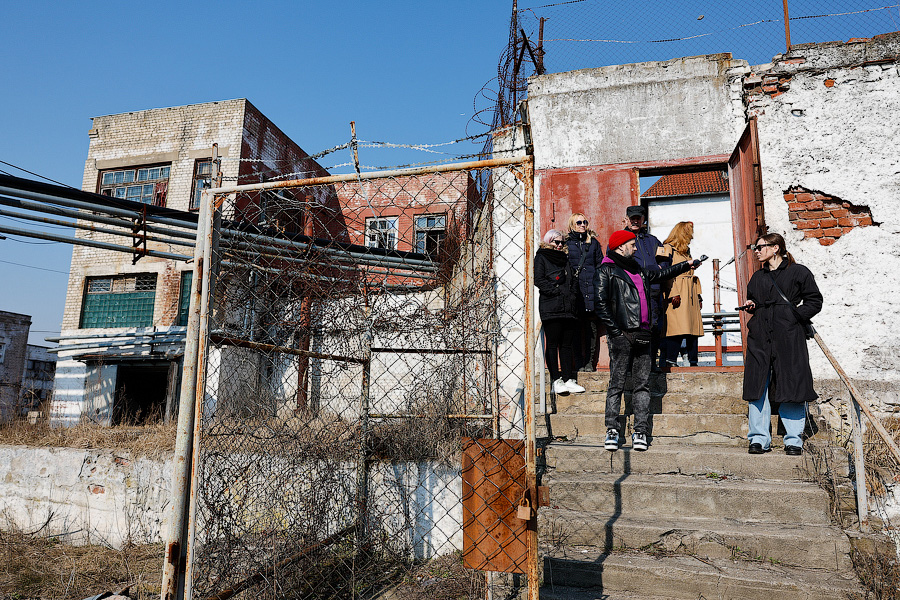 Домик из волчьих черепов: колония в замке Тапиау глазами бывшего политзаключённого (фото)