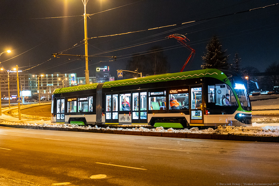 Ночной «Корсар»: на улицы Калининграда вышел новый трамвай (фото)